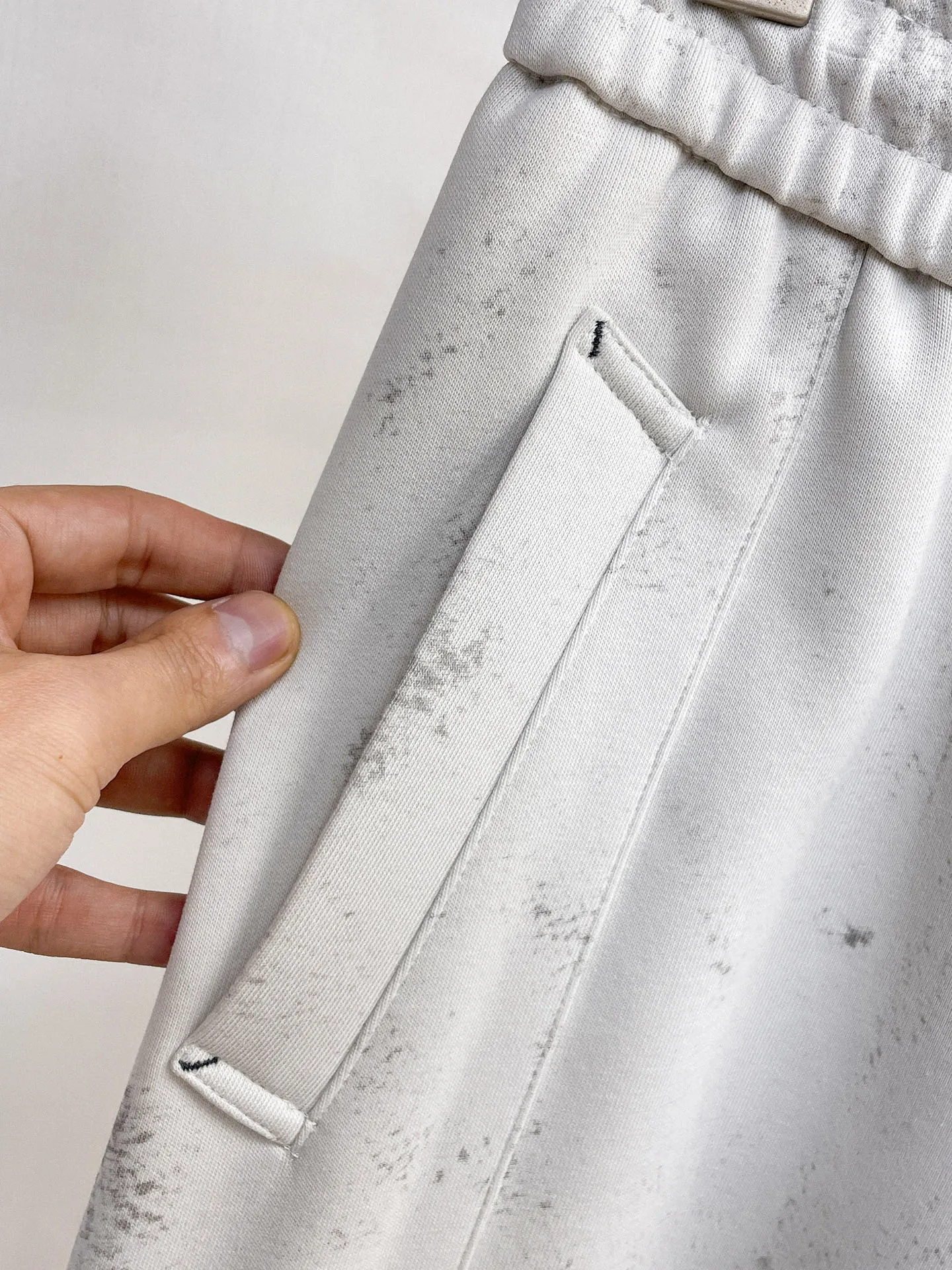 Balenciaga 🆕2026 Autumn and Winter New Arrival Casual Pants! 🎁On sale simultaneously on the official website. Brand Classic LOGO casual pants, customized fabrics, excellent comfort and strong touch. Highly recognisable, perfect appearance and craftsmanship. Size:M-3XL